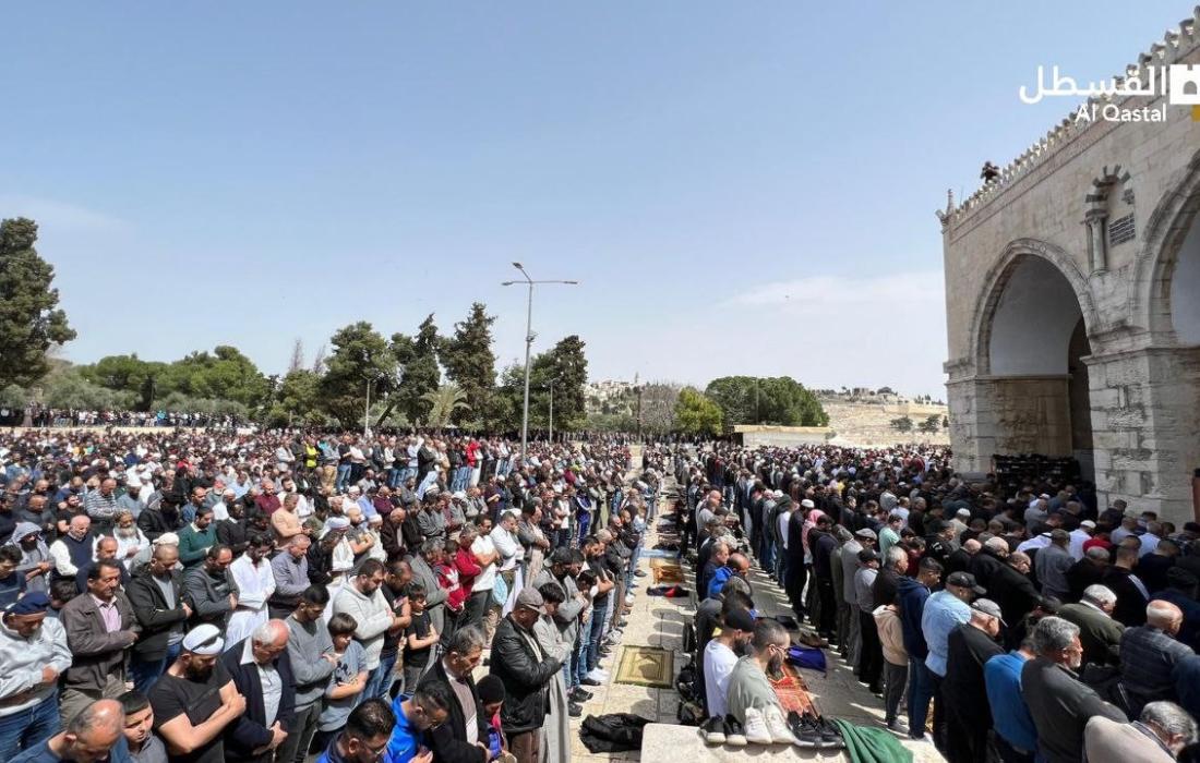  أدى 100 ألف مصلٍ، اليوم الجمعة، صلاة الجمعة الأولى من رمضان في رحاب المسجد الأقصى المبارك